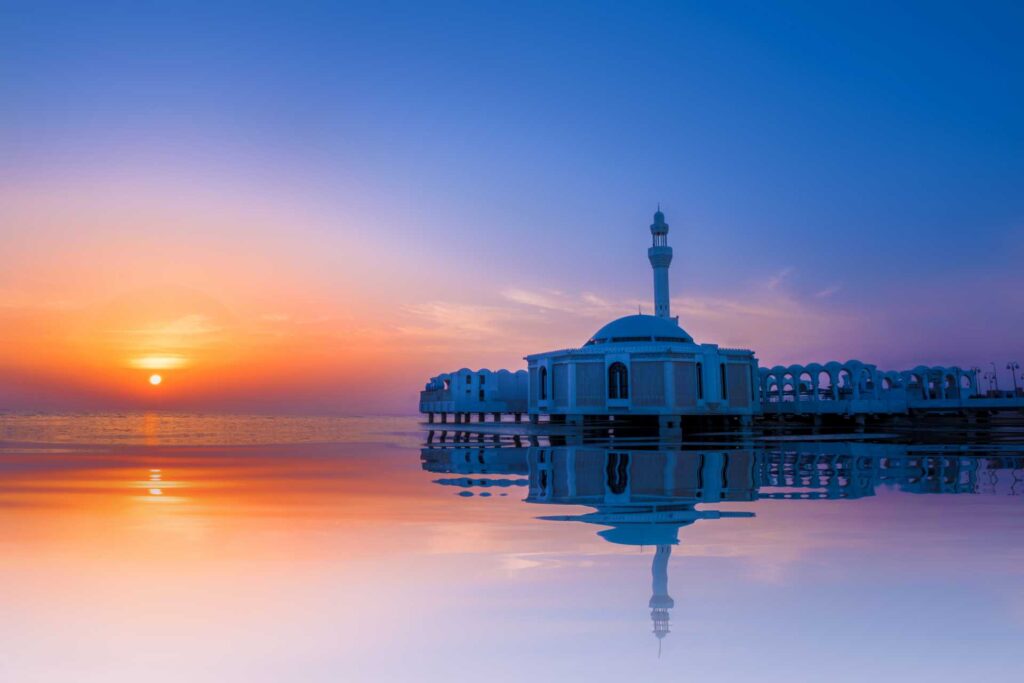 المسجد العائم أحد أبرز معالم جدة